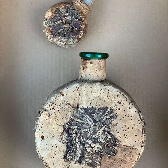 Vintage Italian Cork and Bark Decanter with Green Glass - Picture 4 of 9